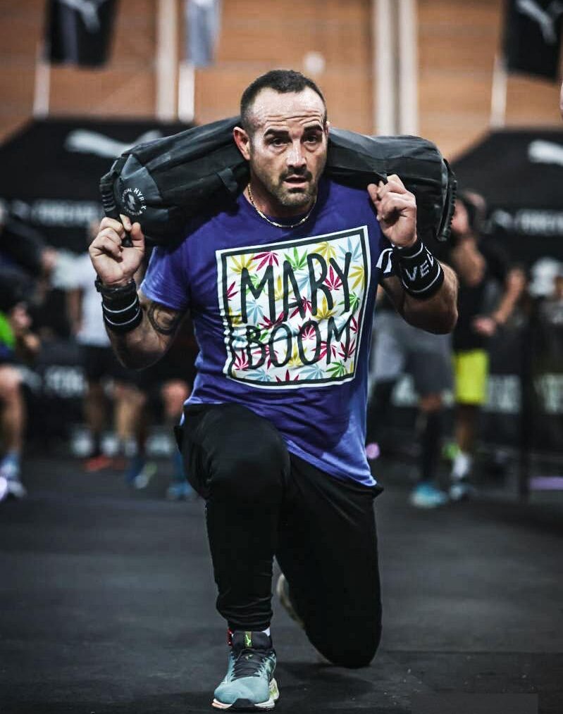 in questa immagine il campione marco cenicola partecipa alla importante competizione di crossfit hyrox turin